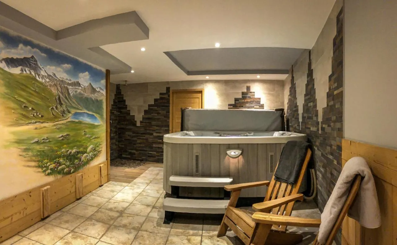 מריבל Chalet Les Trois Coeurs 0*,  צרפת